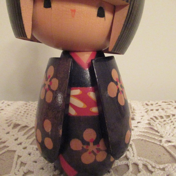 Authentic Tomio Accents Kokeshi Doll - Picture 6 of 7